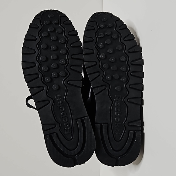 New Reebok Black Classic Leather Shoes - Big Kids Size 5.5 - Picture 3 of 5